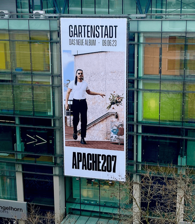 Plakat zu Apache 207s neuem Album "Gartenstadt"
