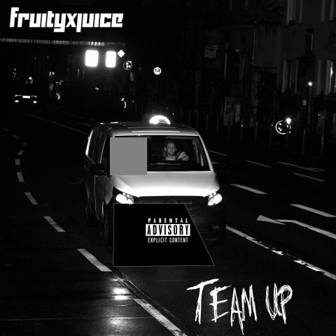 fruityxjuice "Team Up" Cover Artwork: Blitzerbild vom Umzug