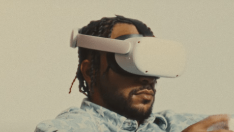 Billa Joe mit VR-Brille