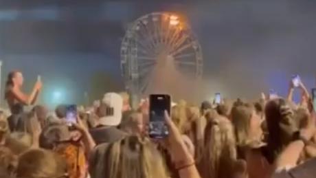 Das Riesenrad beim Highfield Festival steht in Brand