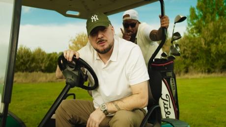 Kool Savas & olli Banjo auf dem Golfkart